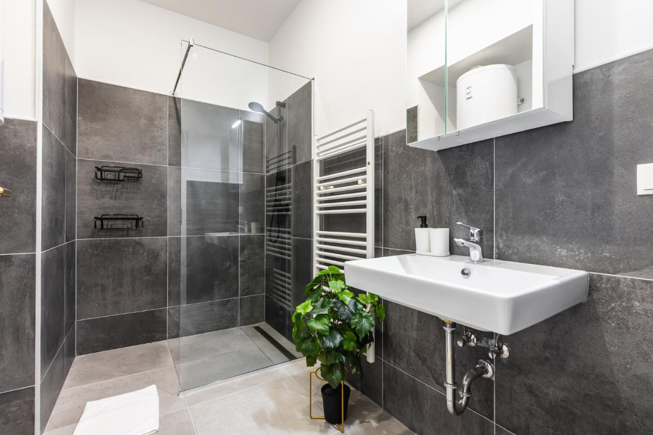 Classy And Elegant Apartments In A Calm Area Vienna Esterno foto